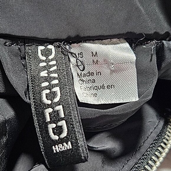 H&M Black Puffer Jacket Womens Size Medium Front Zipper High Neck Collar - Picture 3 of 4